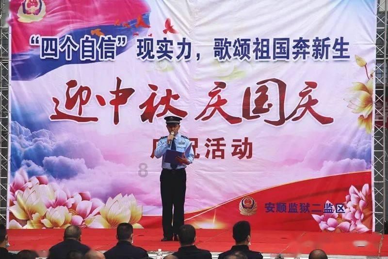 救援秀气的男孩